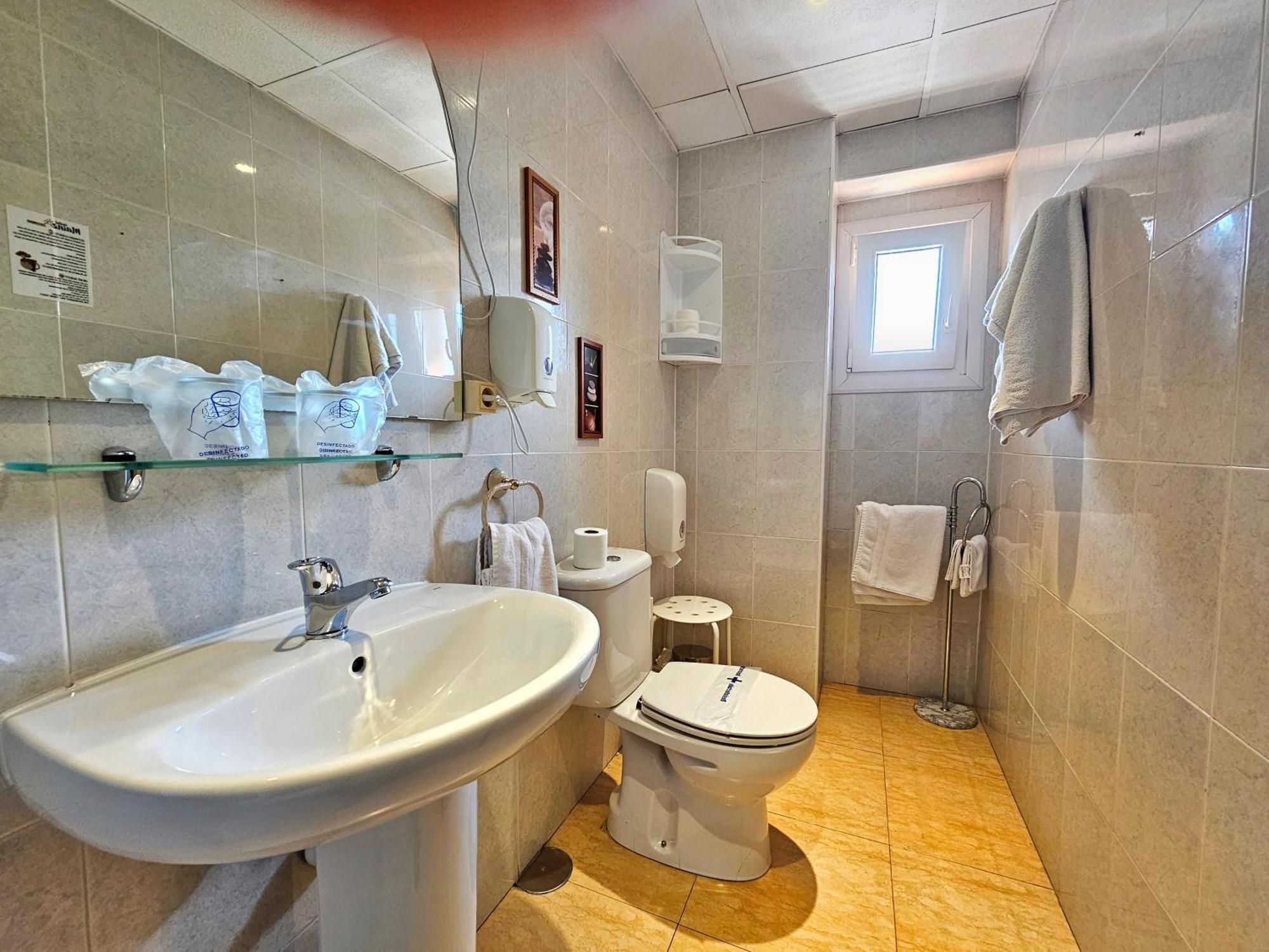Hostal Mainz Piedralaves Buitenkant foto