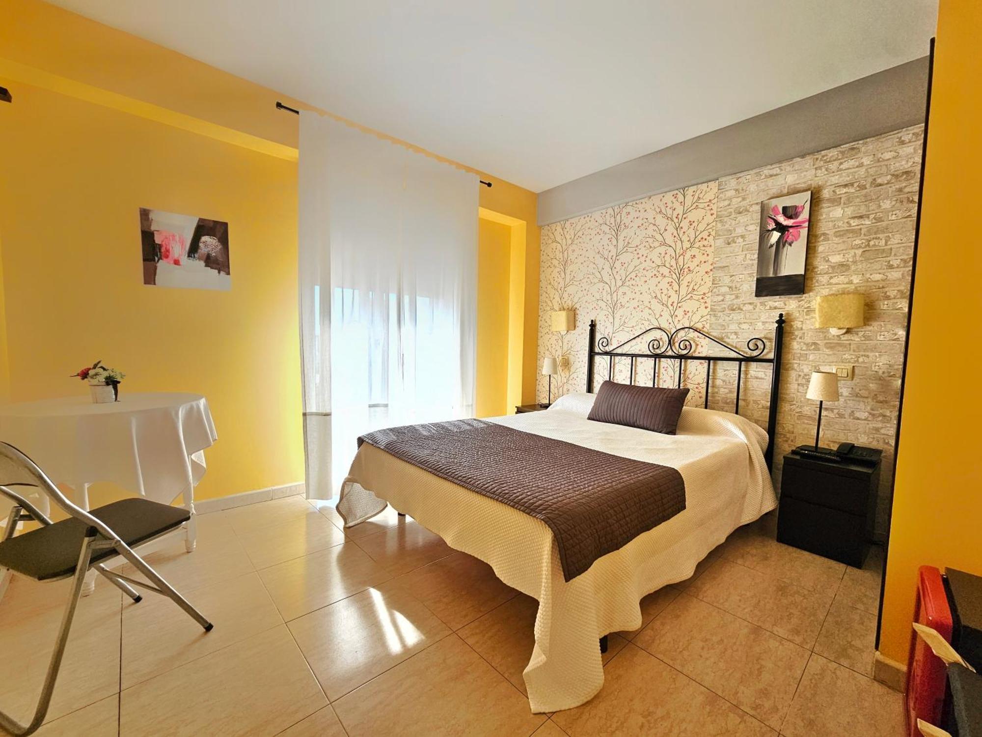 Hostal Mainz Piedralaves Buitenkant foto