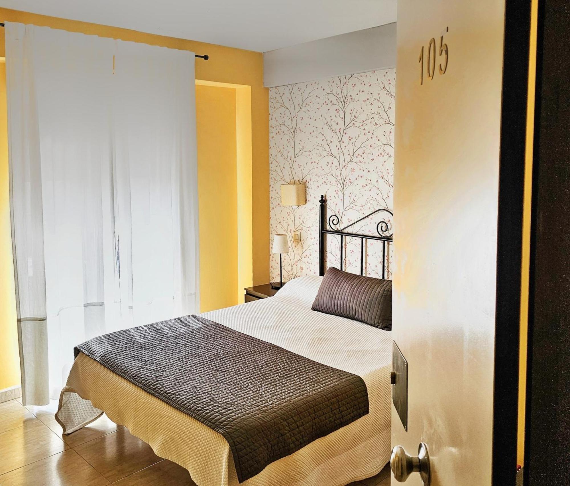 Hostal Mainz Piedralaves Buitenkant foto