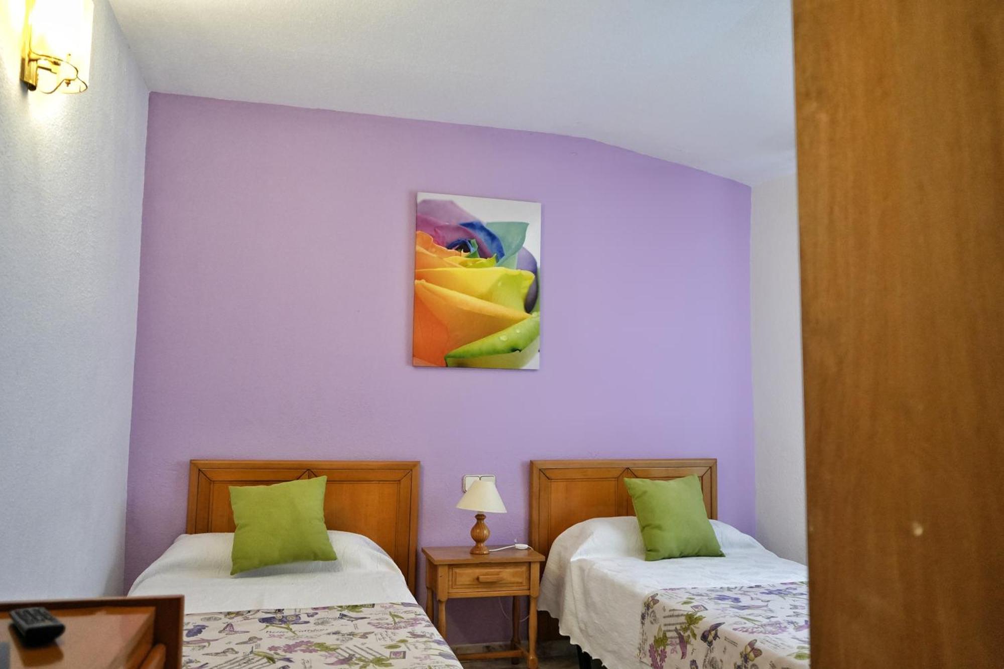 Hostal Mainz Piedralaves Buitenkant foto