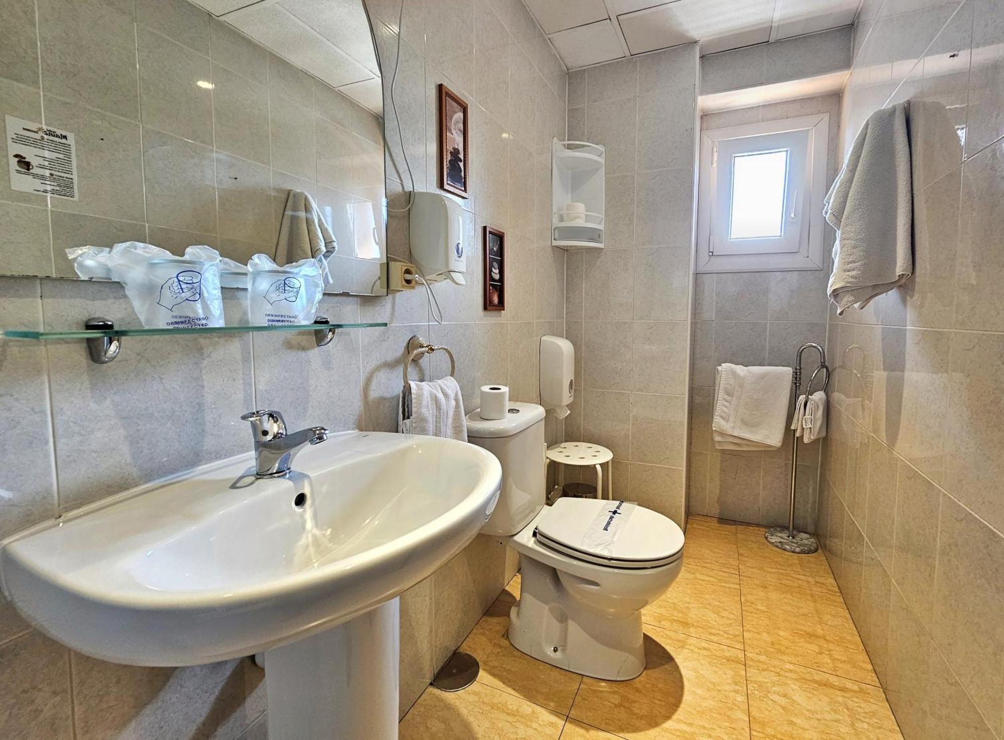 Hostal Mainz Piedralaves Buitenkant foto