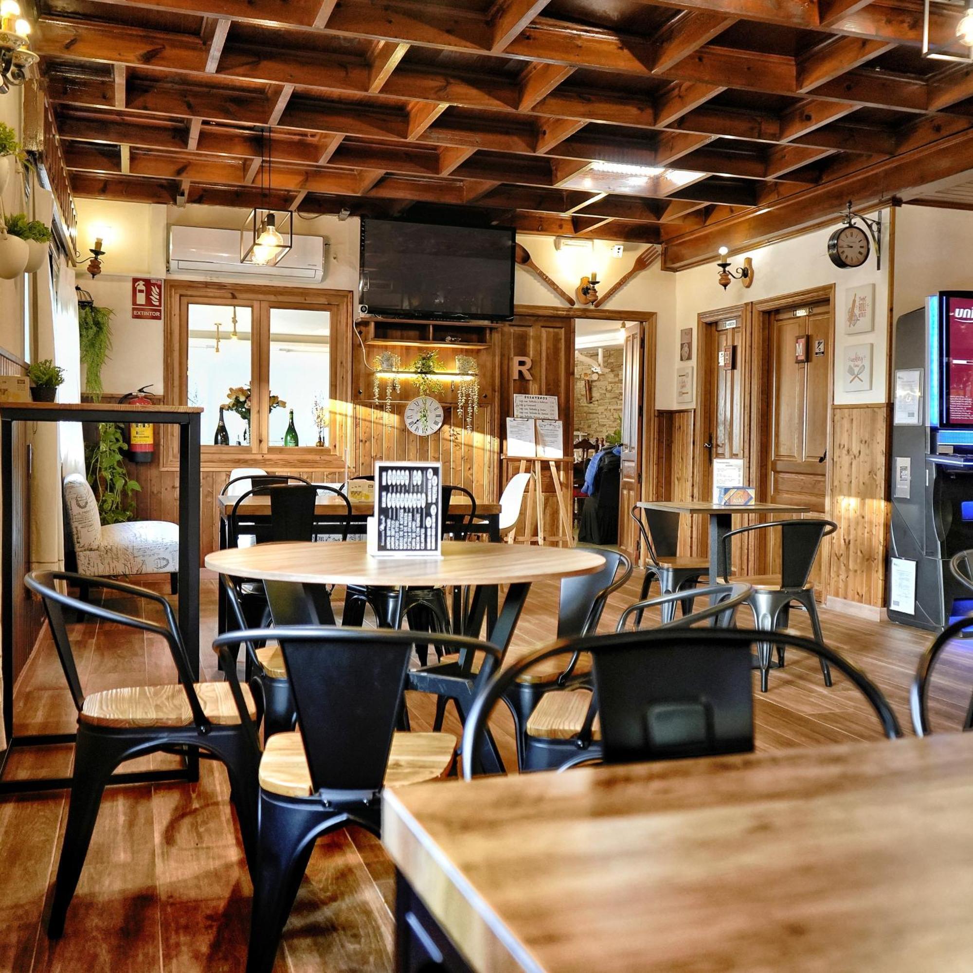 Hostal Mainz Piedralaves Buitenkant foto