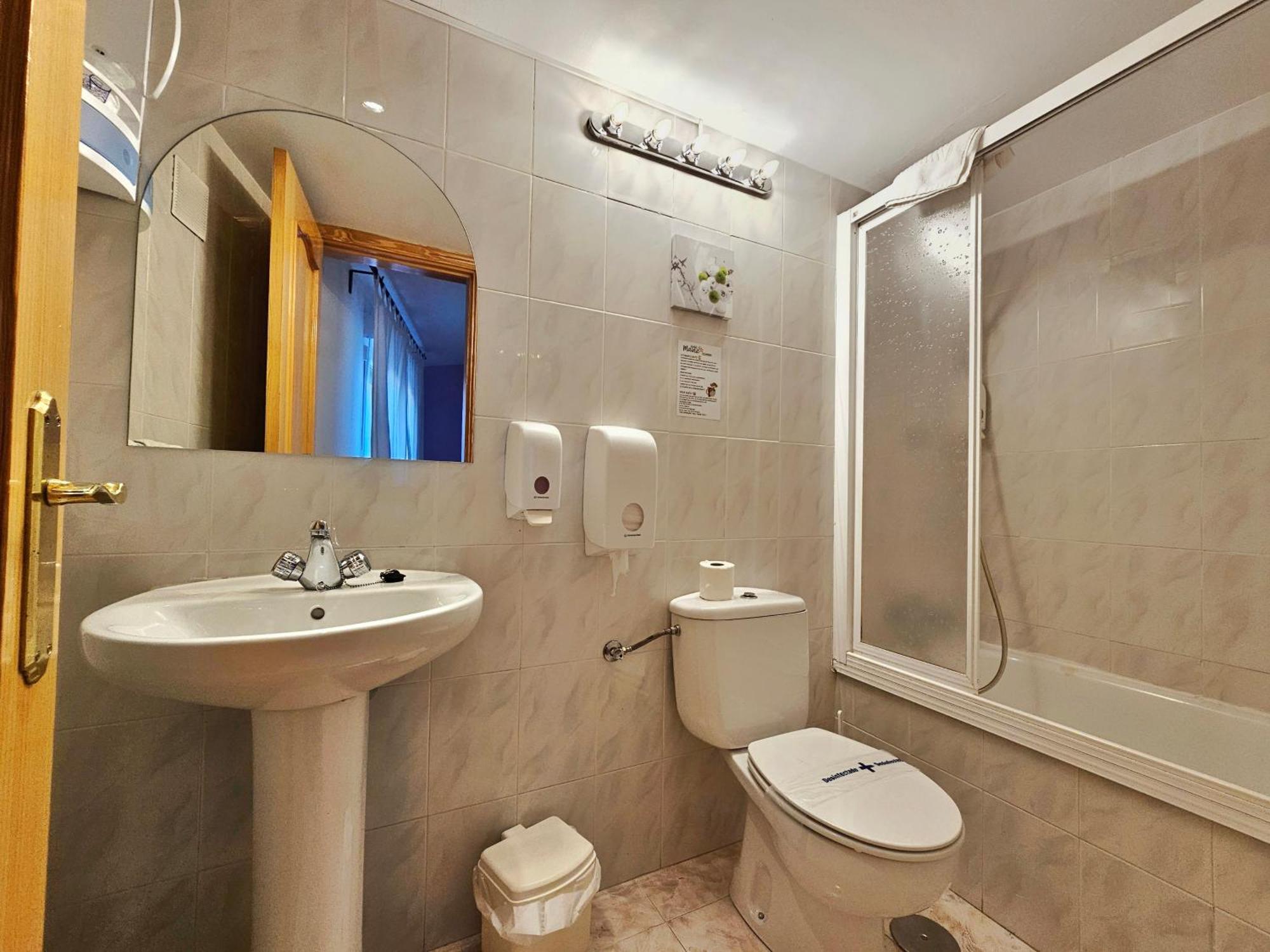 Hostal Mainz Piedralaves Buitenkant foto