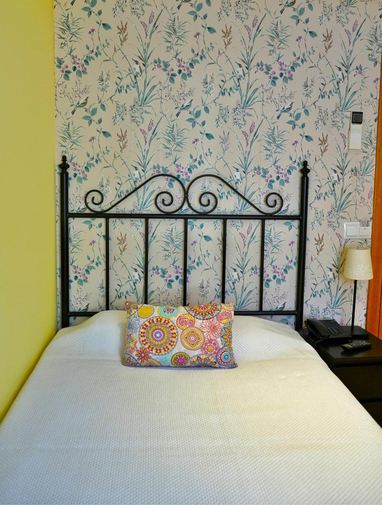 Hostal Mainz Piedralaves Buitenkant foto