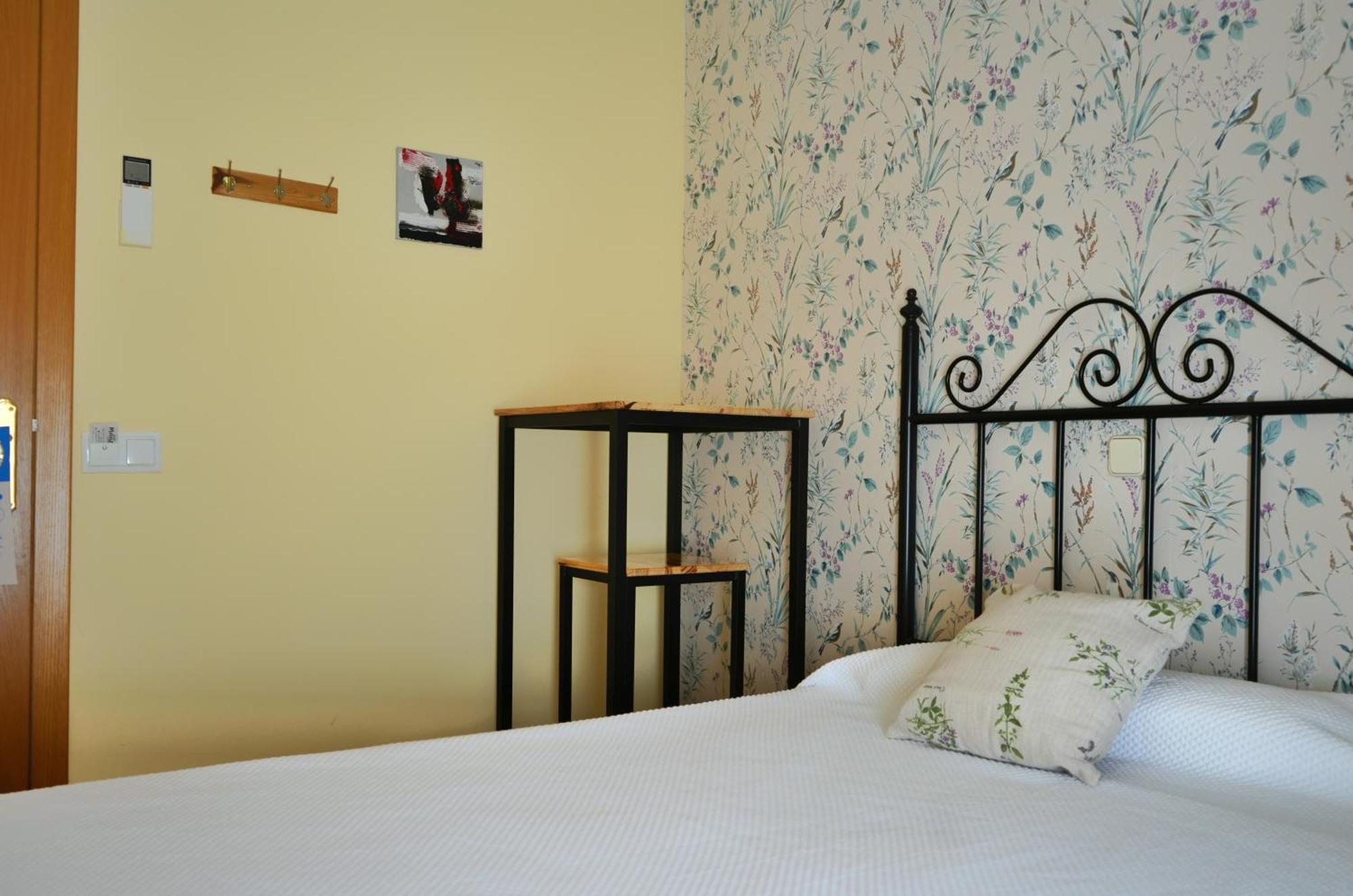 Hostal Mainz Piedralaves Buitenkant foto