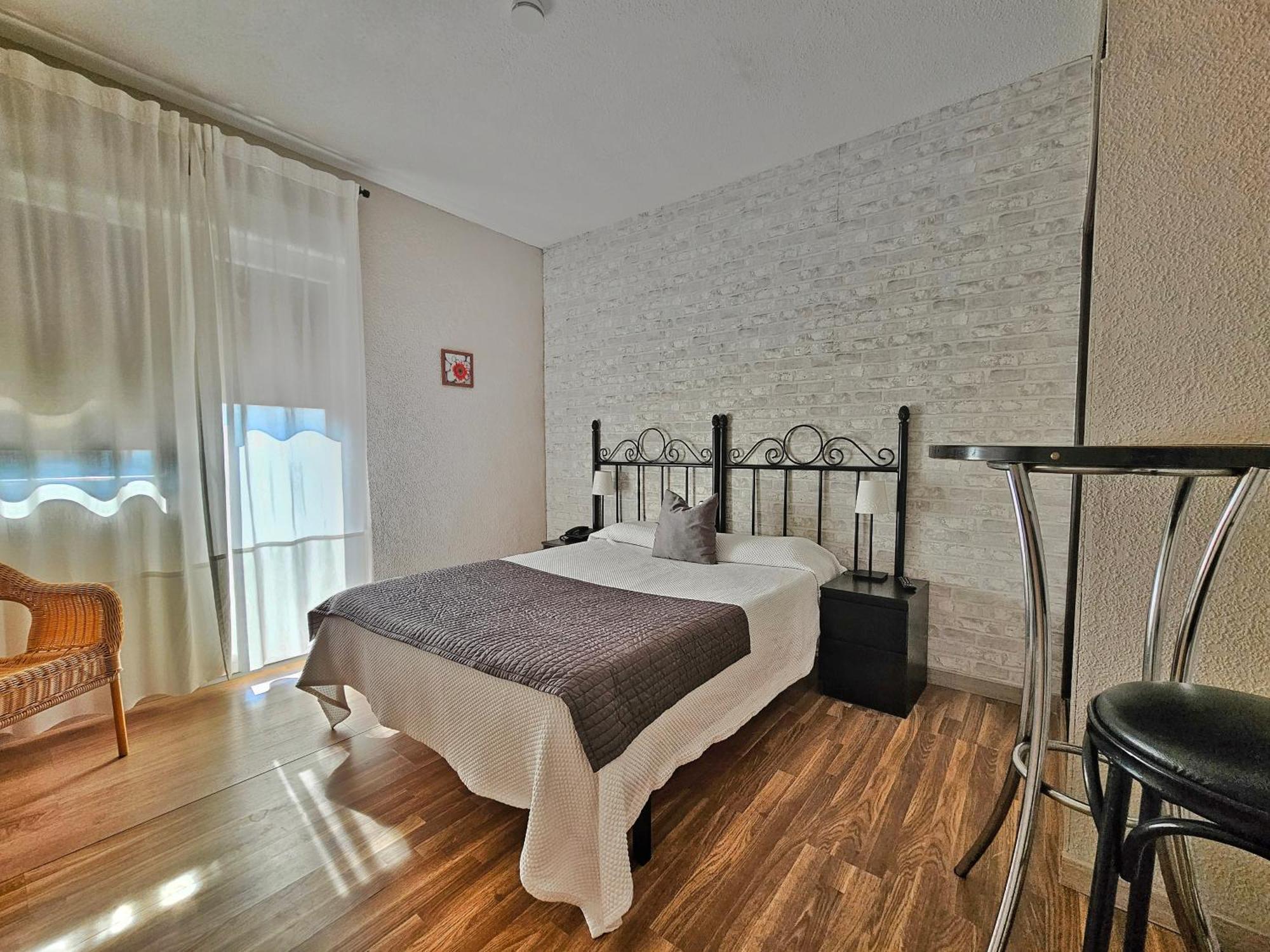 Hostal Mainz Piedralaves Buitenkant foto