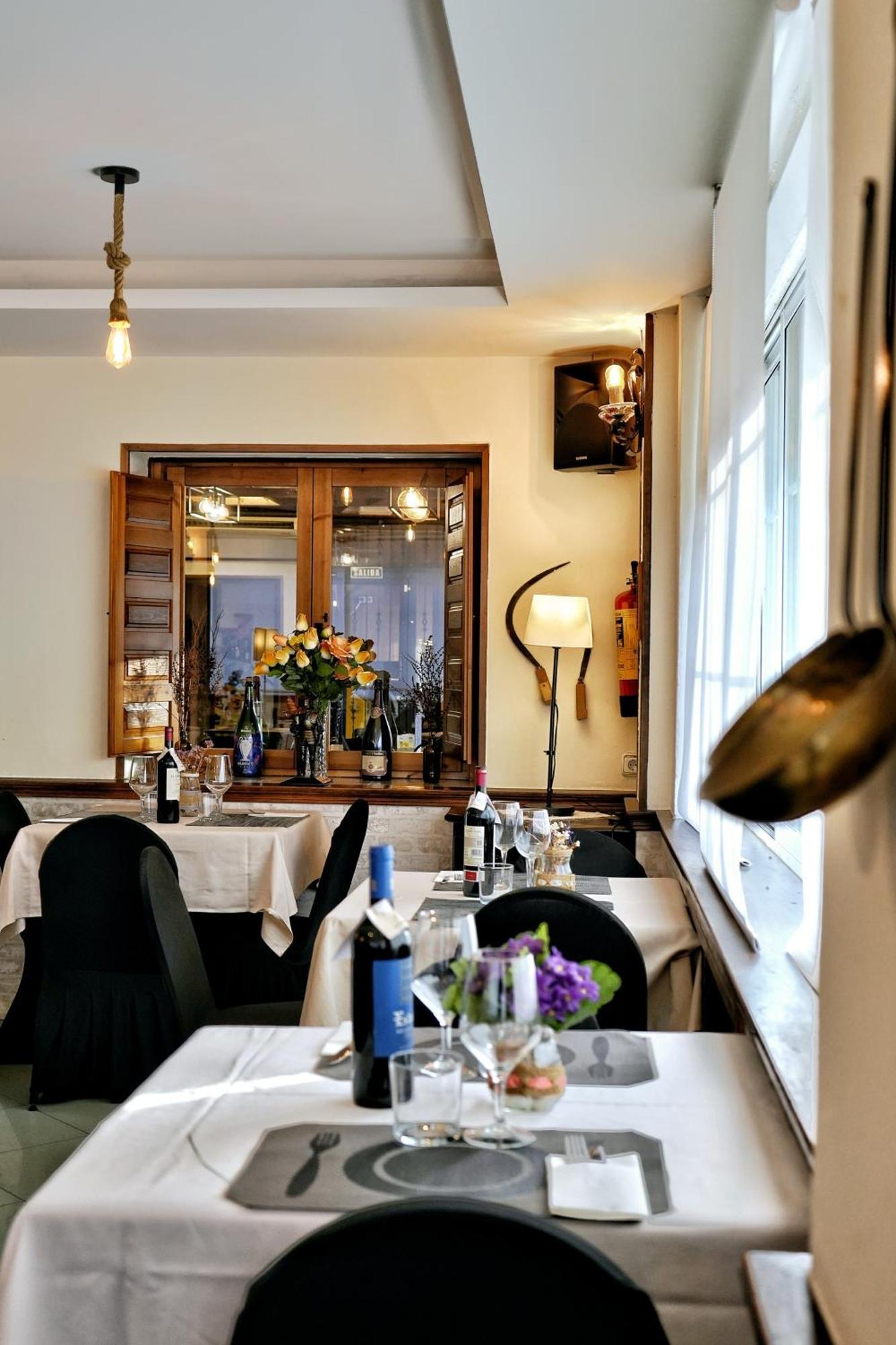 Hostal Mainz Piedralaves Buitenkant foto