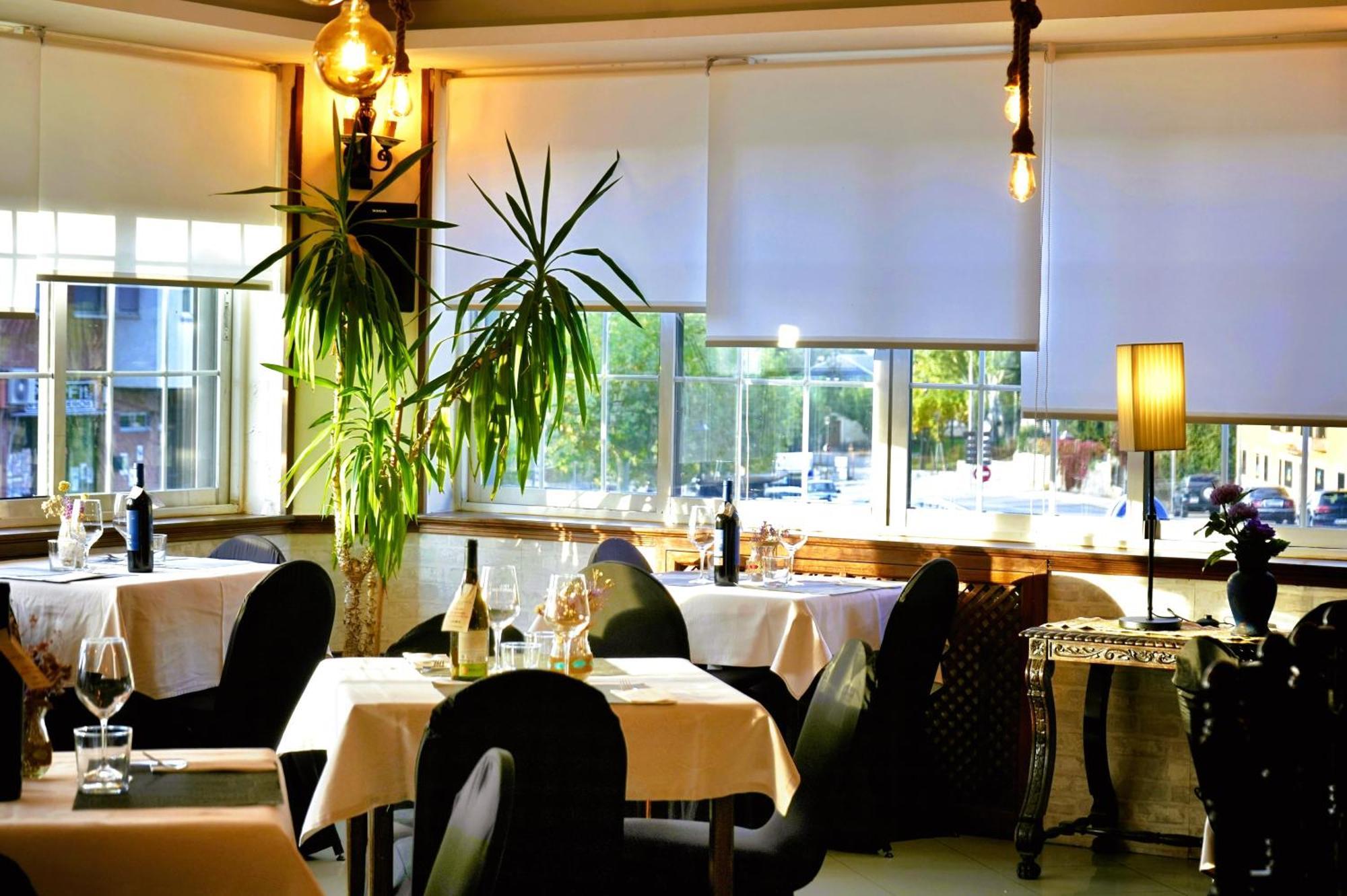 Hostal Mainz Piedralaves Buitenkant foto