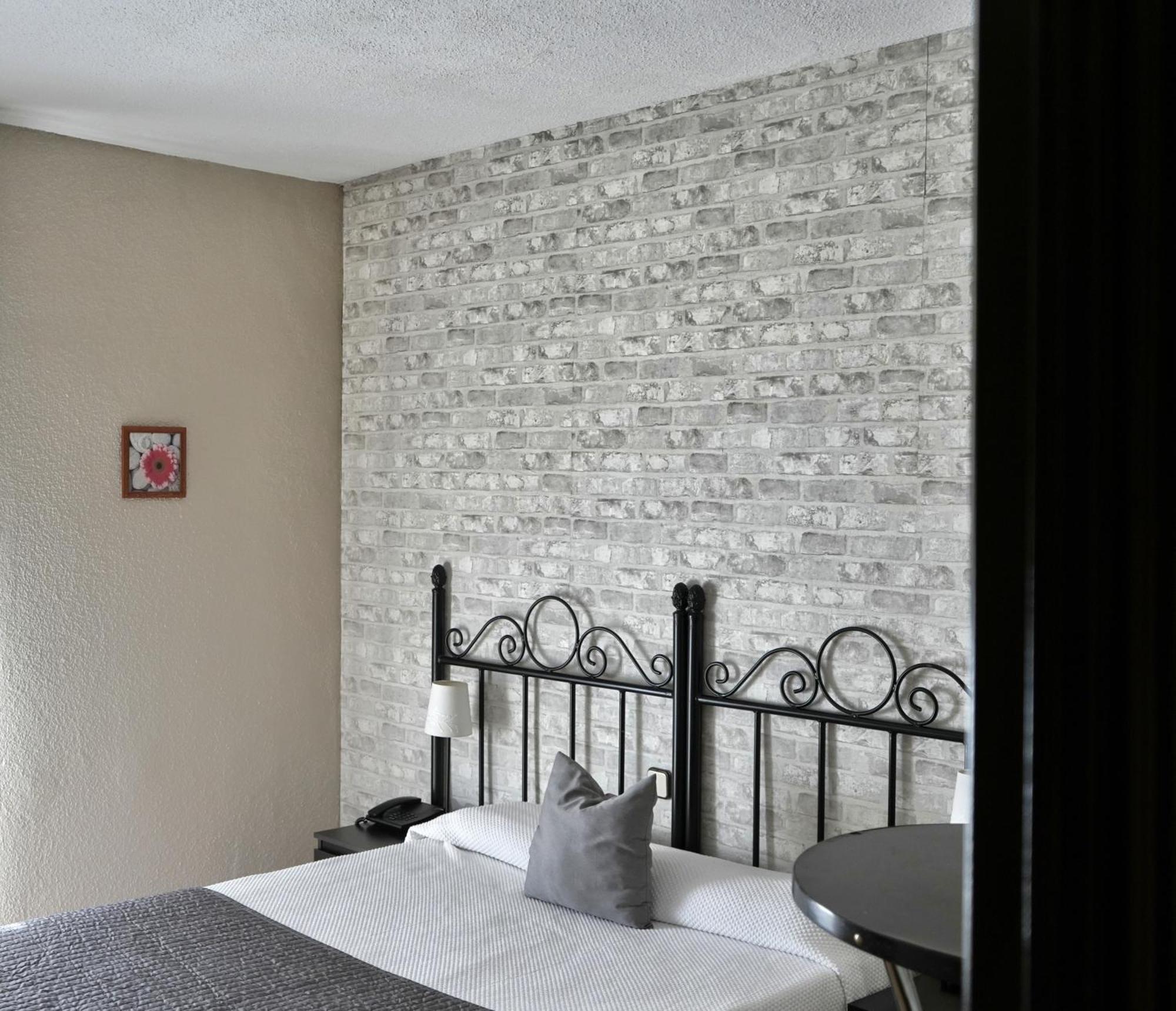 Hostal Mainz Piedralaves Buitenkant foto