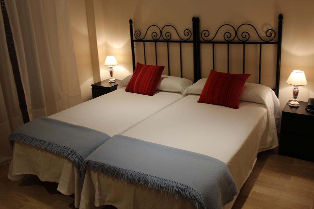 Hostal Mainz Piedralaves Buitenkant foto