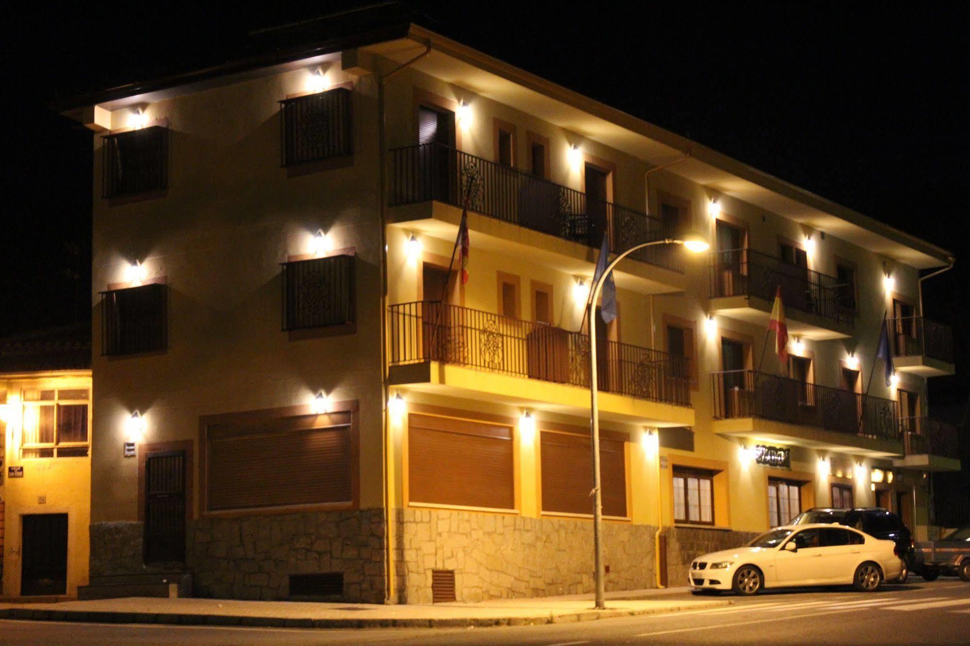 Hostal Mainz Piedralaves Buitenkant foto